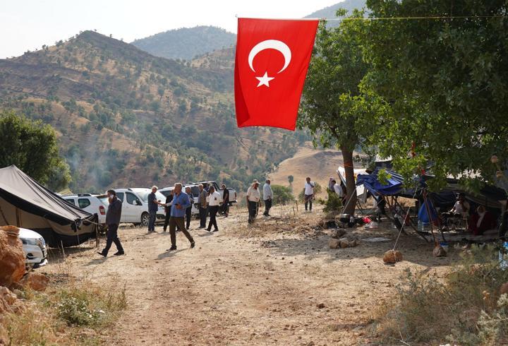 Şırnak'ta 40 aile, 32 yıl sonra geldikleri köylerine çadır kurup kesin dönüş için başvuru yaptı