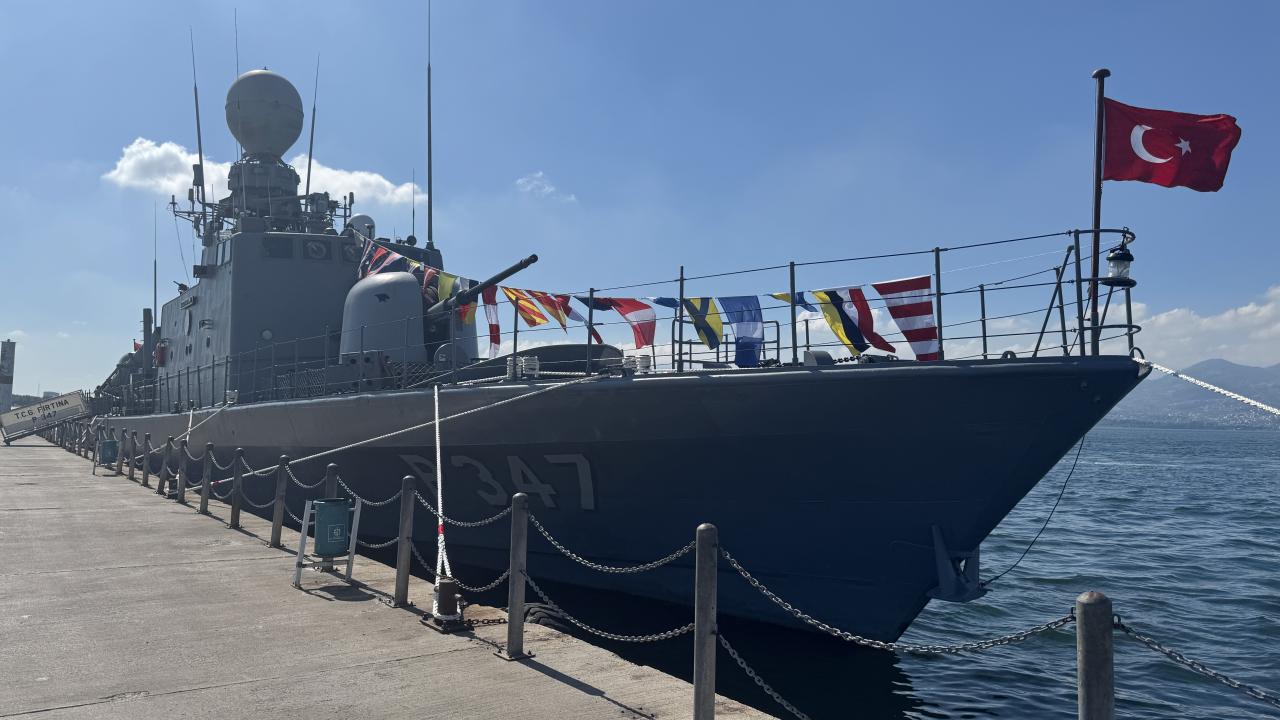 Kocaeli'de TCG Fırtına hücumbotu ziyarete açıldı