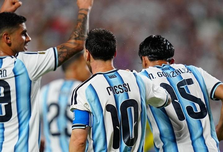 Dünya Kupası’nda Lionel Messi şova, Arjantin kazanmaya devam ediyor