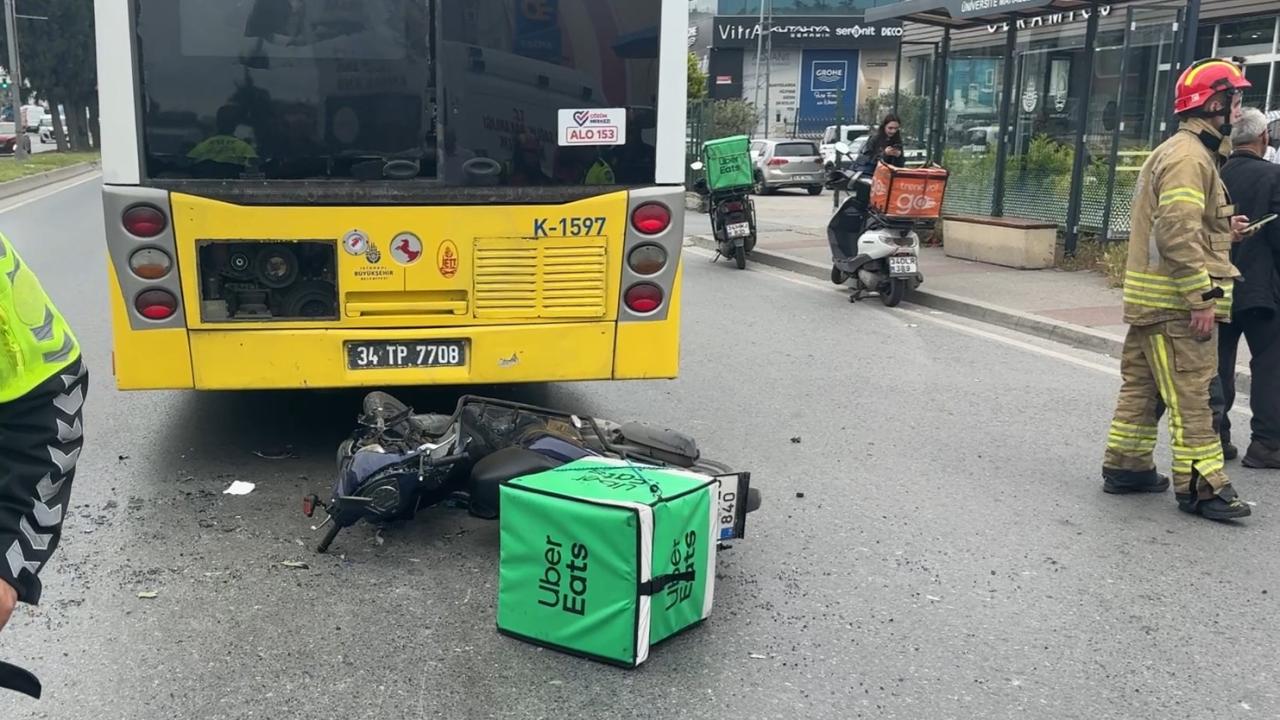 İETT otobüsüne çarpan motokurye yaralandı