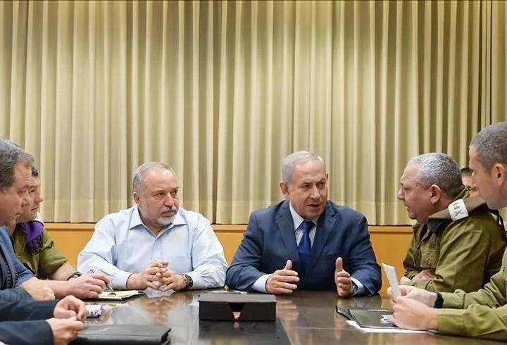 Netanyahu'nun koltuğu sallanıyor: En büyük rakibi sahnede!