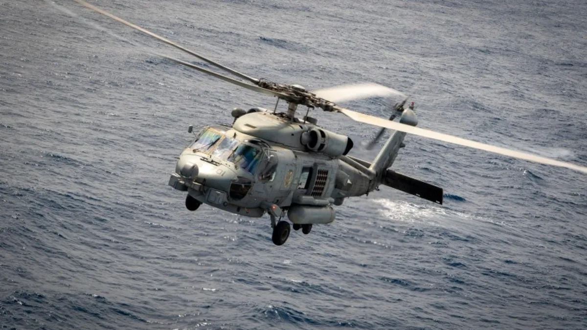 Umman Denizi'nde sıcak saatler! ABD ordusuna ait helikopter suya acil iniş yaptı! 1 kişi kayboldu