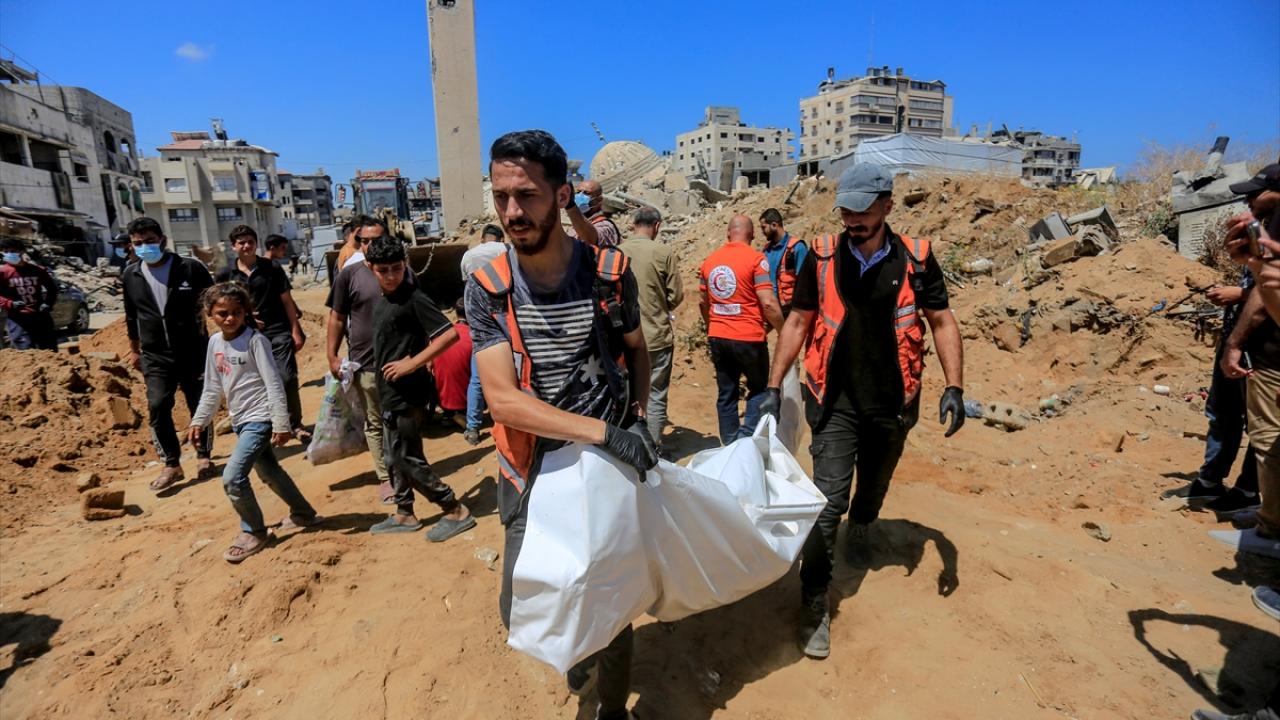 Gazze'de katil İsrail'in saldırılarında biri kadın 8 Filistinli yaşamını yitirdi