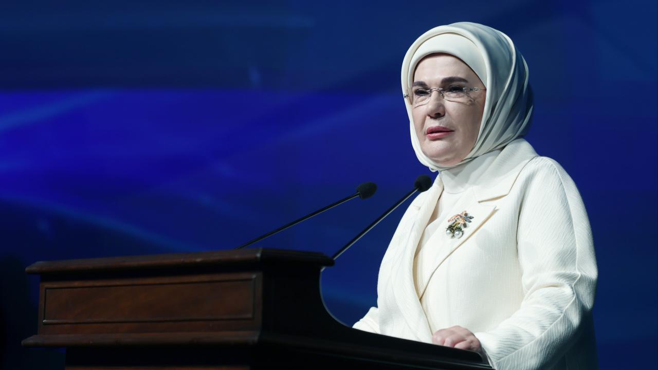 Emine Erdoğan'dan vefat eden eski Katar Emiri için başsağlığı mesajı