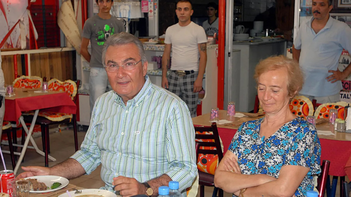 Deniz Baykal'ın eşi Olcay Baykal, yaşamını yitirdi