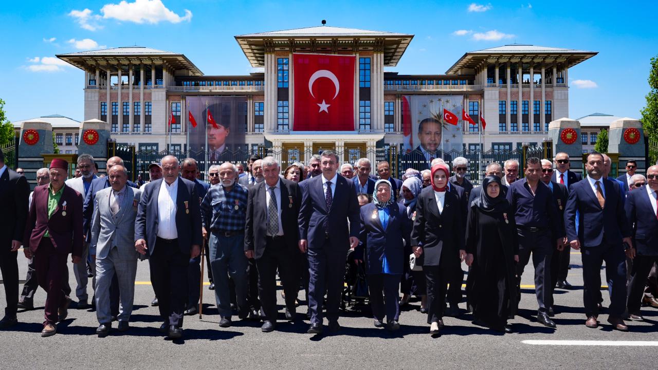 Cumhurbaşkanı Yardımcısı Yılmaz, 15 Temmuz Şehitler Anıtı'ndaki törene katıldı