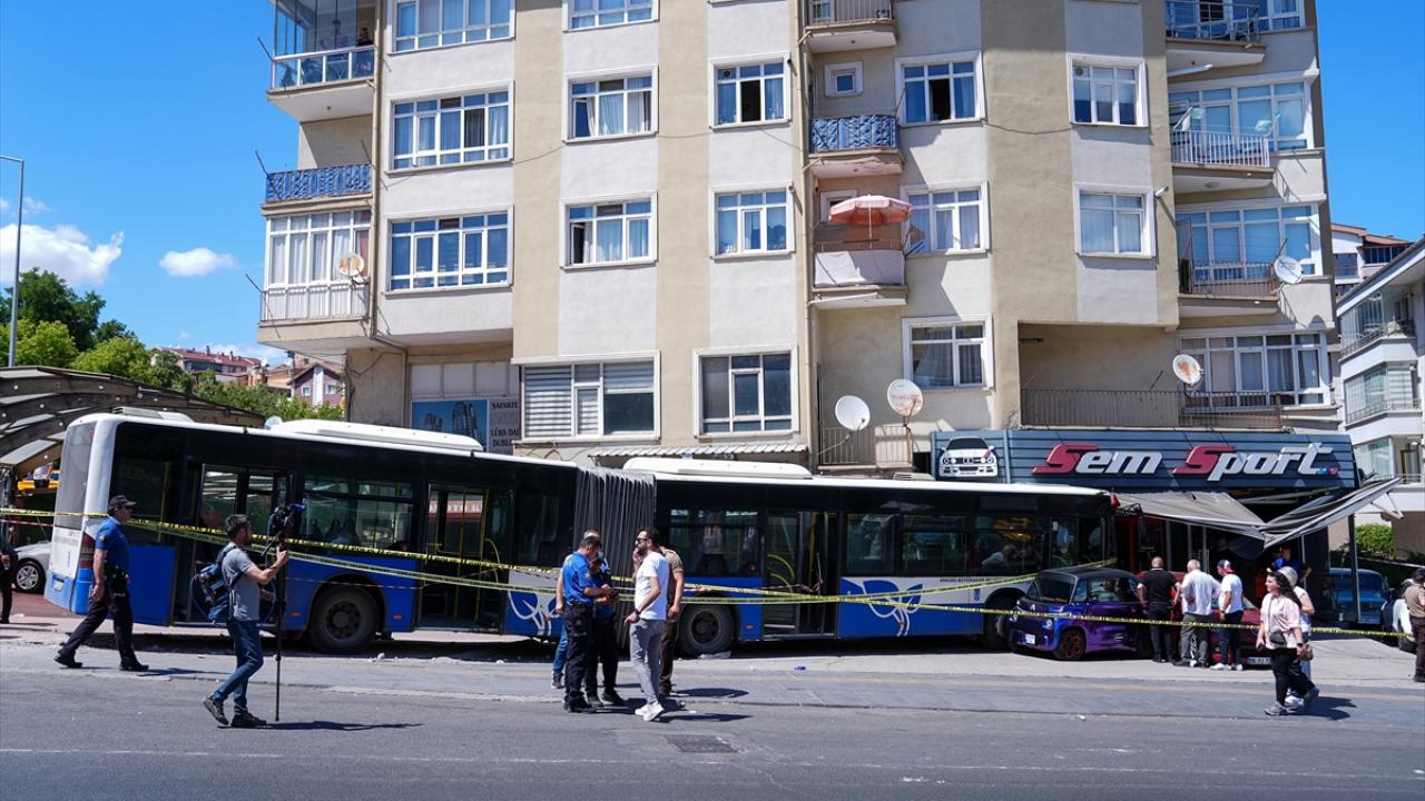 Ankara'da kontrolden çıkan EGO otobüsü iş yerine çarptı