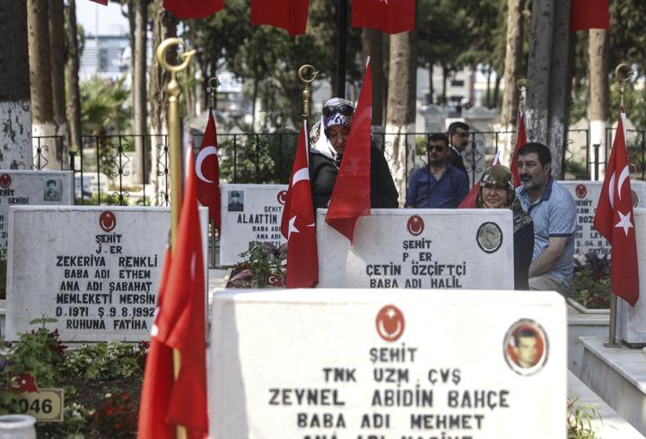 Mersin, Hatay ve Osmaniye'de 15 Temmuz dolayısıyla şehitlikler ziyaret edildi