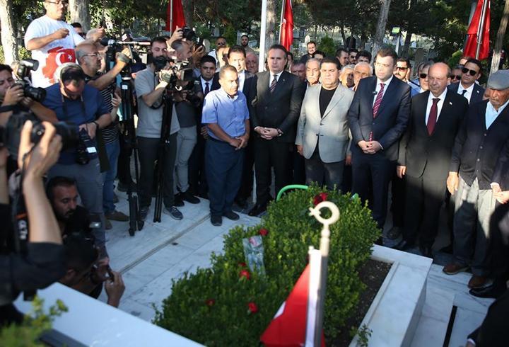 15 Temmuz'un kahramanı Ömer Halisdemir kabri başında anıldı