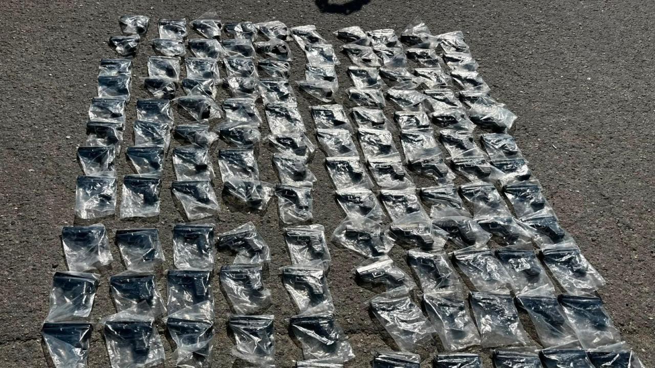 İstanbul'da yolcu otobüsünde 120 silah ele geçirildi