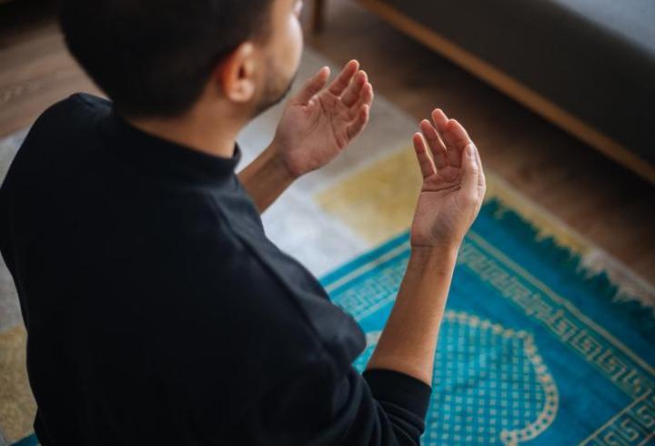 Hümeze Suresi Türkçe, Arapça Anlamı Ve Okunuşu: Hümeze Duası Faydaları Ve Faziletleri (Tefsiri Ve Diyanet Meali Dinle)