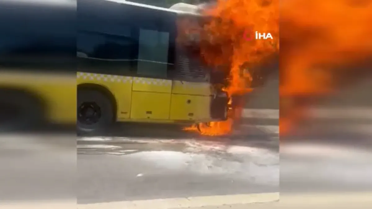 Ataşehir'de korku dolu anlar! İETT otobüsü alev alev yandı: O anlar kamerada