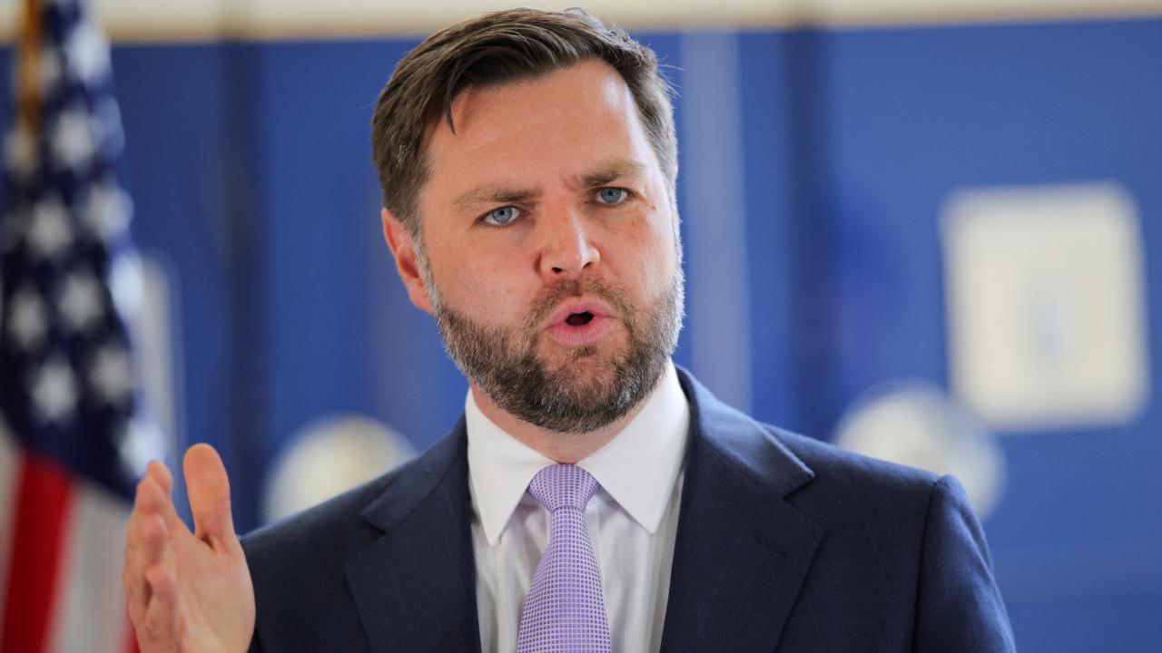 Vance, İsrail'in Amerikan siyaseti üzerinde anlaşma ve çıkar ayrımına dikkati çekti