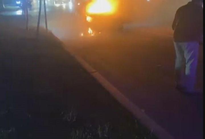 Arnavutköy'de seyir halindeki otomobil alev alev yandı