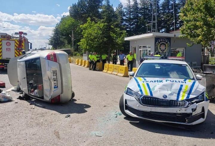 Kamyonla çarpışan otomobil takla attı: 1 çocuk öldü, 3 yaralı