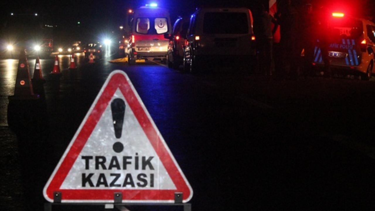 Ehliyetsiz ve alkollü sürücü polis aracıyla çarpıştı: 2'si polis 3 yaralı