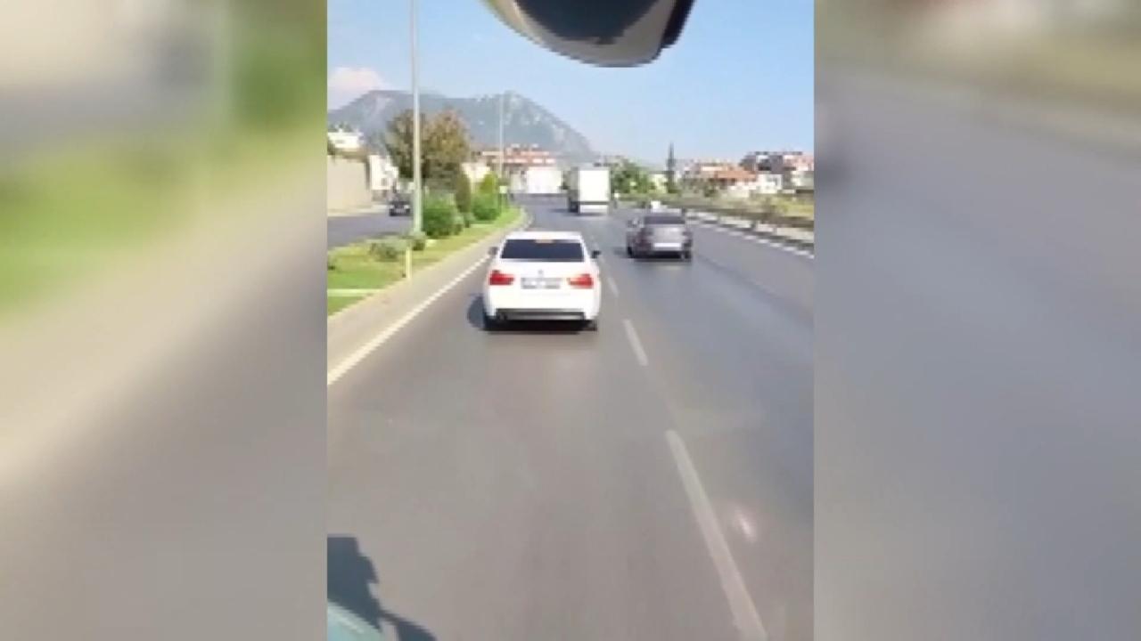 Alanya'da itfaiye aracına yol vermeyen sürücüye 46 bin lira ceza