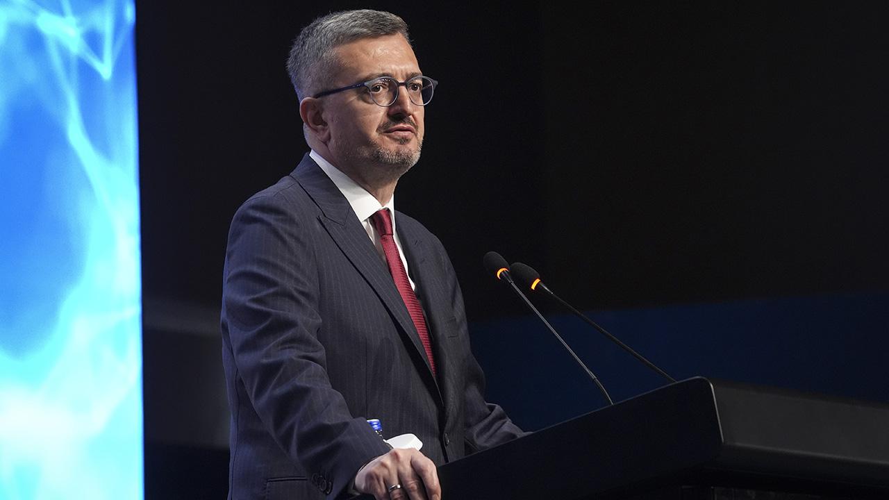 İletişim Başkanı Duran'dan 15 Temmuz 10. Yıl Hatıra Rozeti'ne ilişkin paylaşım
