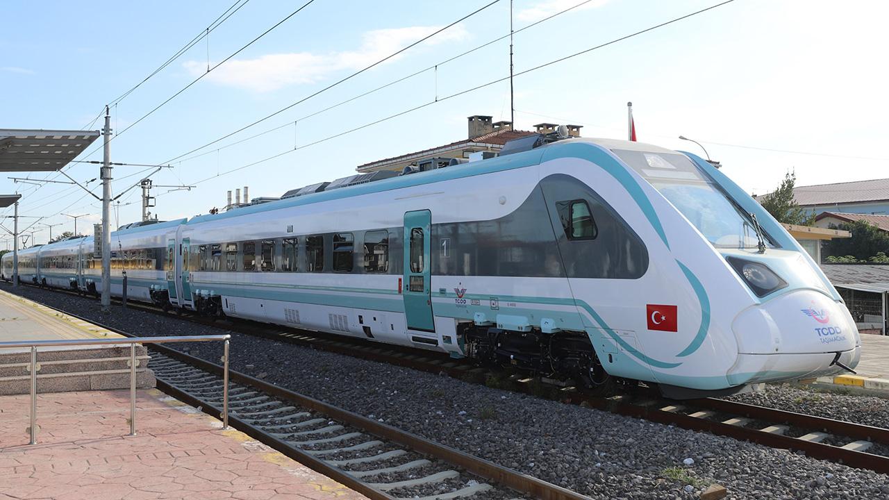 Milli Elektrikli Tren setleri yeni rotasında yolcularla buluşacak