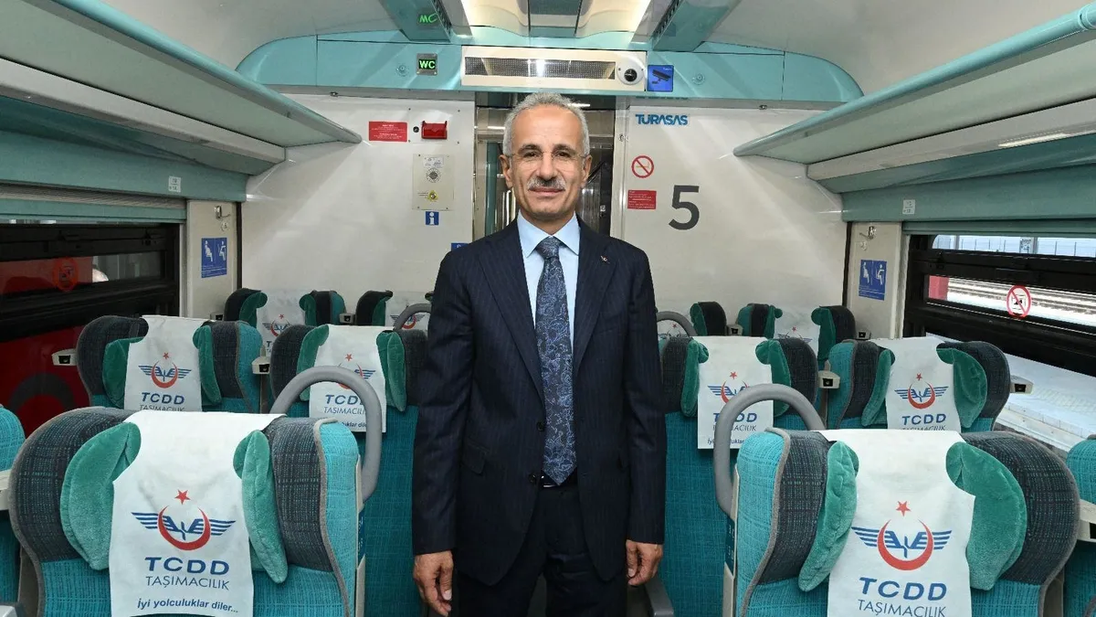 Yerli ve milli elektrikli tren İstanbul-Edirne hattında! Bakan Uraloğlu ilk seferin tarihini açıkladı