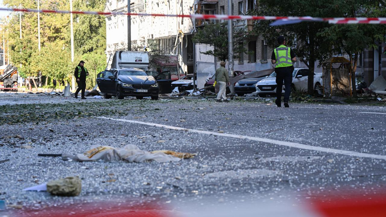 Sirenler susmuyor, diplomasi durmuyor