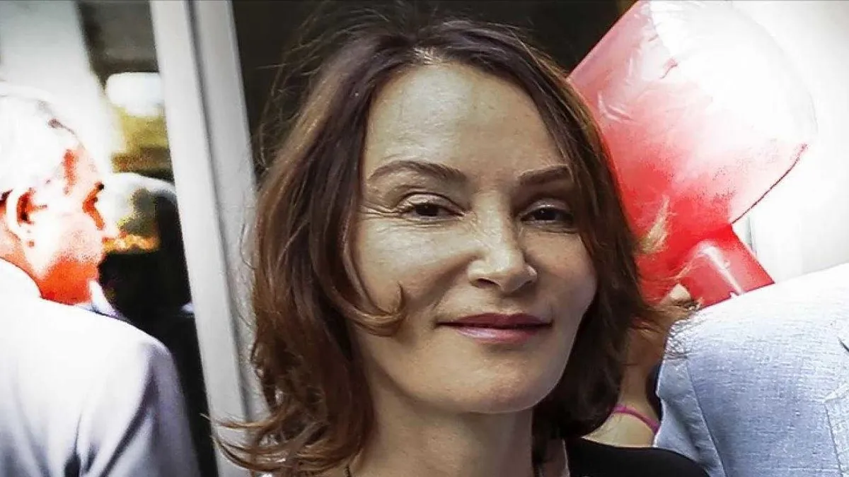 Aslı Baykal'dan cenaze töreni sonrası Kemal Kılıçdaroğlu ve Özgür Özel'e gönderme: En önde yer alanlar