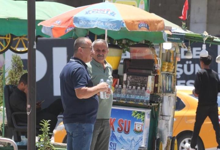 Şanlıurfa'da kavurucu sıcak! Termometreler 45 dereceyi gördü