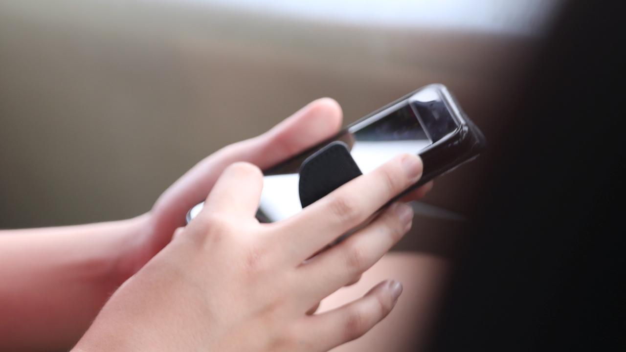 Çekya okullarda cep telefonu kullanımını yasaklıyor