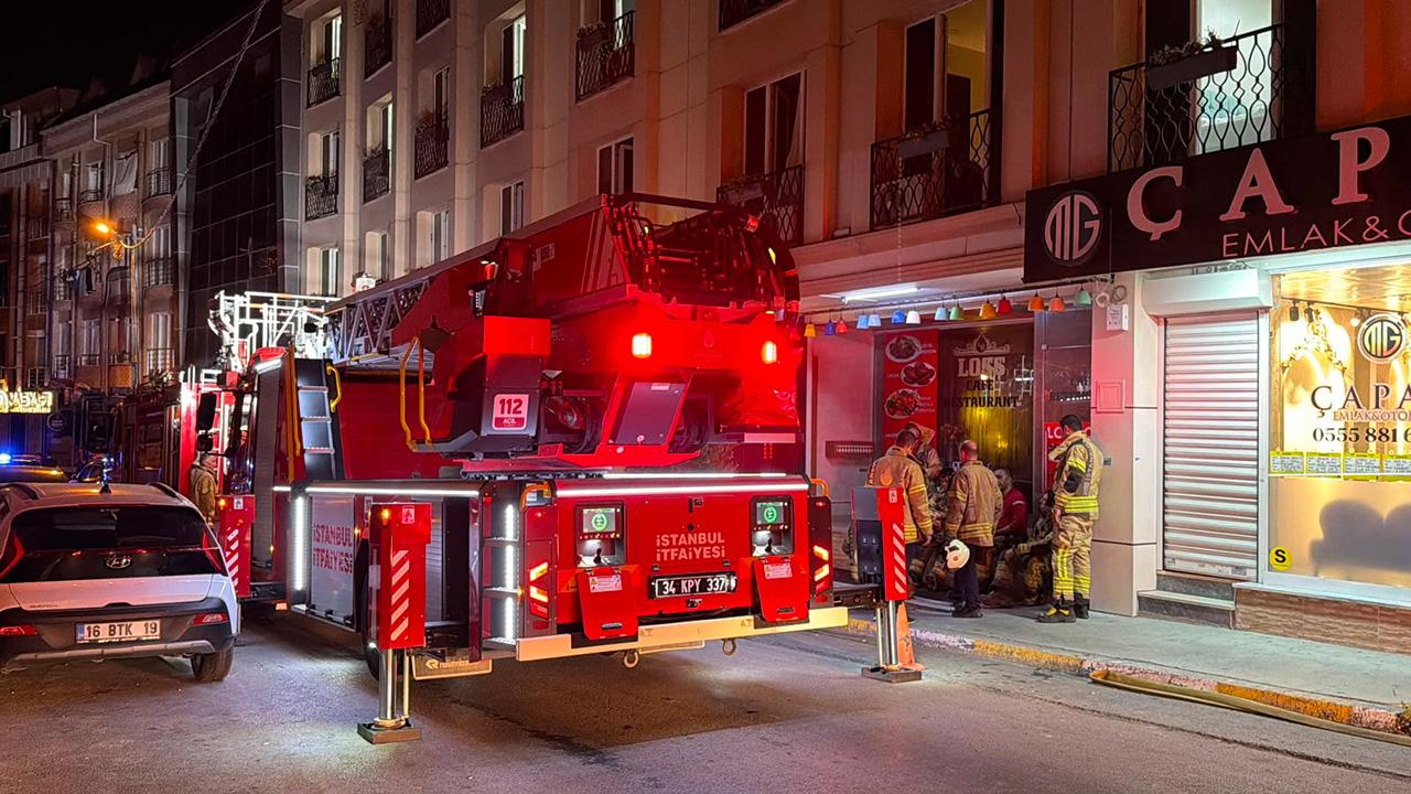 İstanbul'da otel yangını: Mahsur kalanlar itfaiye yardımıyla kurtarıldı