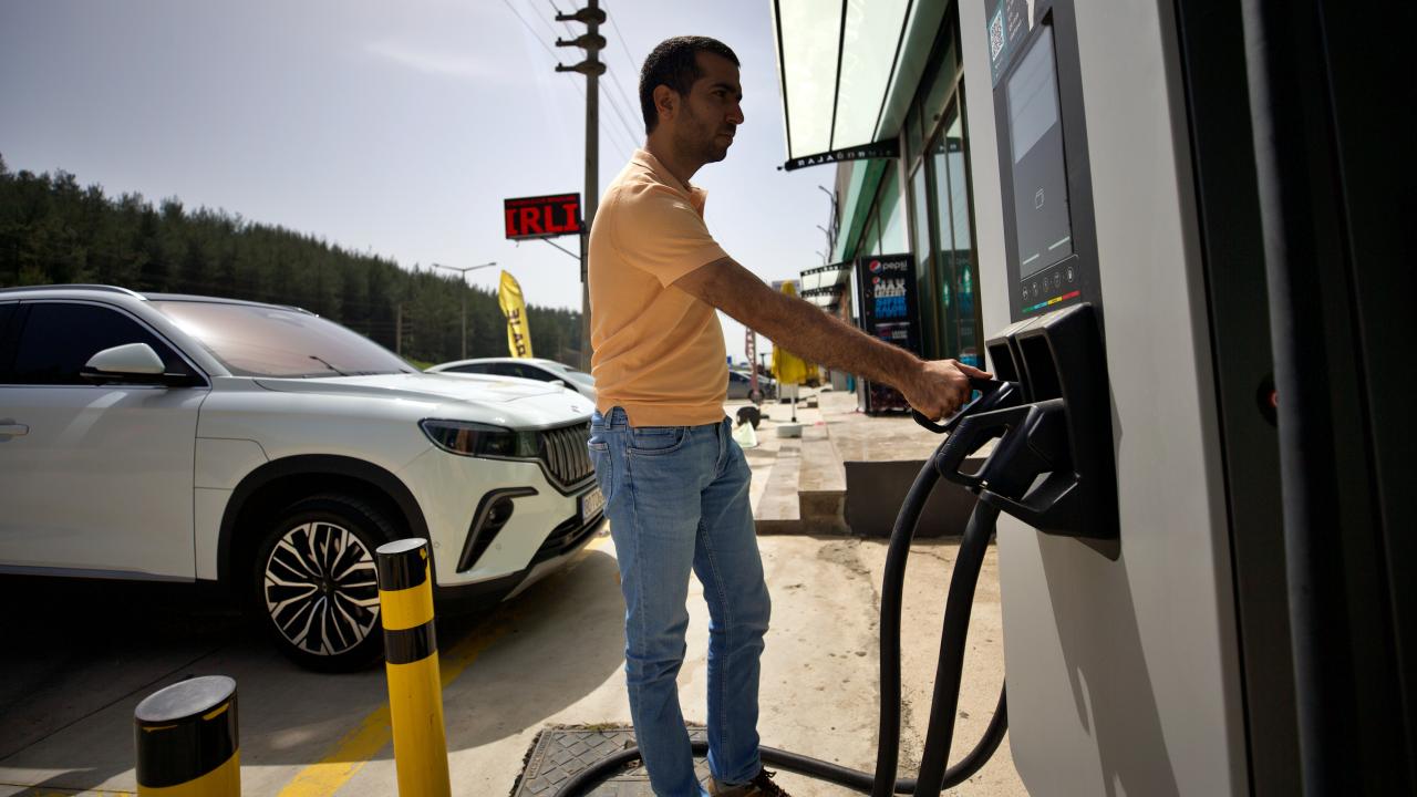 Elektrikli araçların şarj tüketimi yılın ilk yarısında yüzde 153,5 arttı