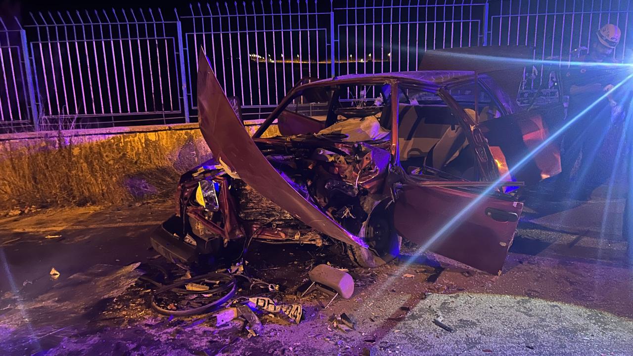 Sivas'ta iki otomobilin çarpıştığı kazada 1 kişi öldü, 5 kişi yaralandı