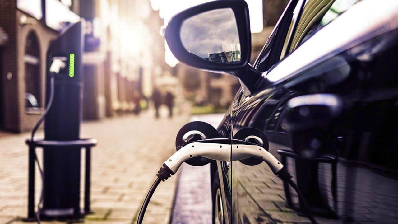 Türkiye'de sürücülerin otomobil tercihi hibrit ve elektrikliye dönüyor