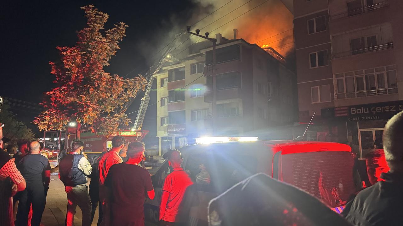 Bolu'da çatı katında çıkan yangın söndürüldü