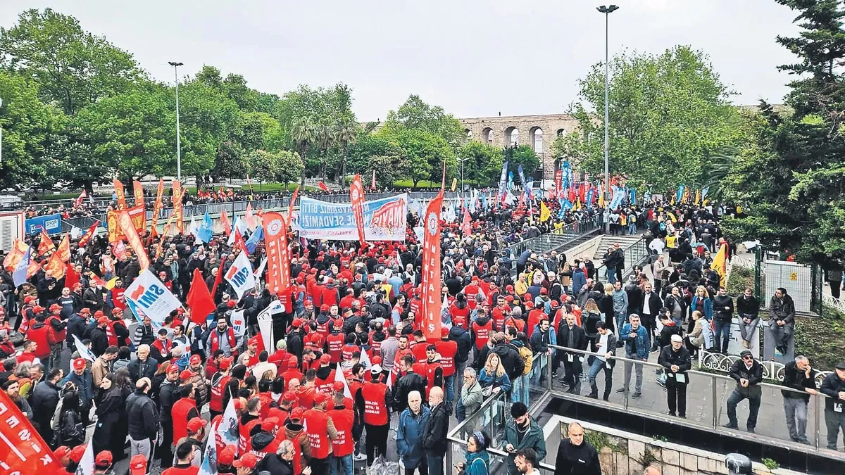 Üye aidatıyla saltanat yaşıyorlar!