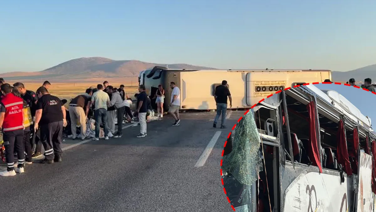 Kütahya'da yolcu otobüsü bariyerlere çarpıp devrildi