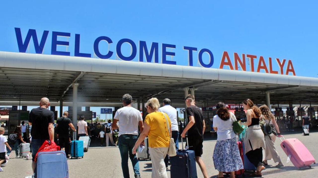 Antalya'ya 6,5 milyondan fazla yabancı turist geldi