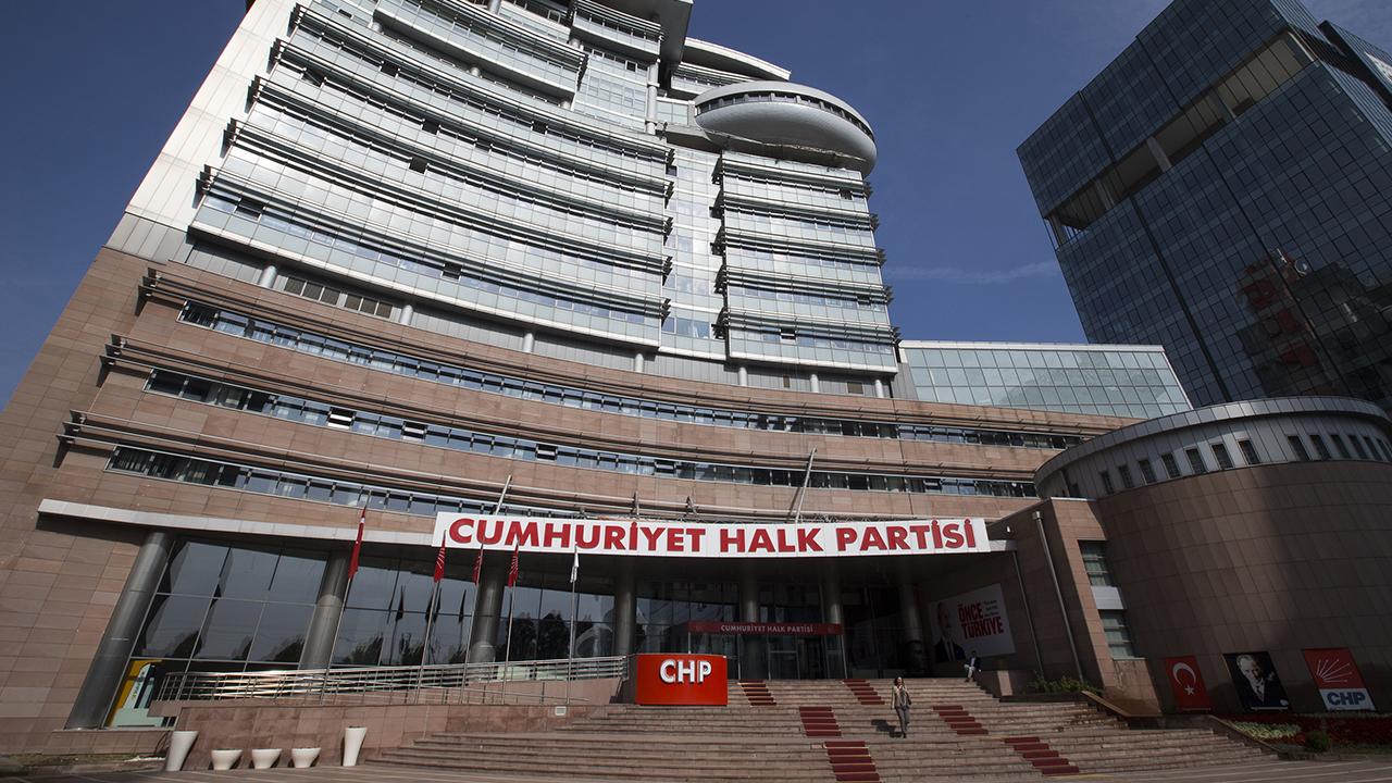 CHP'de 4 il başkanı görevden alındı