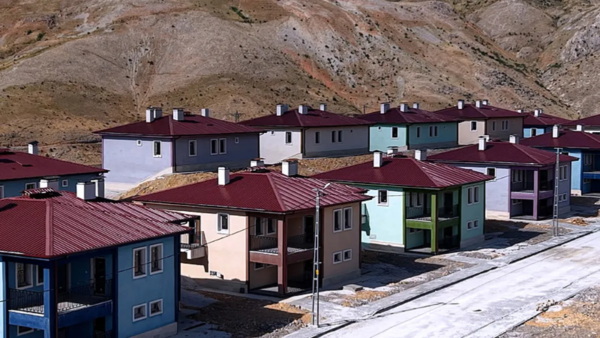 Bakan Kurum, Adıyaman'da yapımı tamamlanan köy evlerini paylaştı! Hak sahipleri konuştu: "Devlet babalığından fazlasını yaptı"