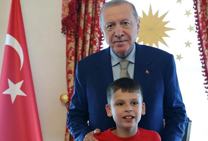 Erdoğan "Cake Not Hate" kampanyasıyla tanınan Harris'i kabul etti