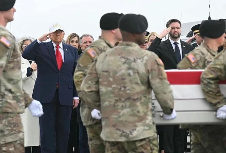 4 askerin cenazesi ABD'de! Trump'tan Dover Üssü'nde son görev