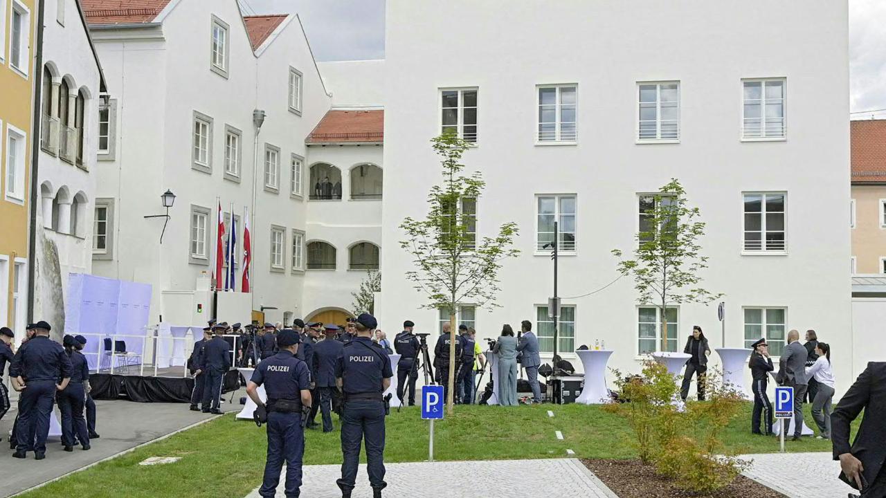 Avusturya, Hitler'in doğduğu evi neoNazi ziyaretlerini engellemek için polis karakoluna dönüştürdü