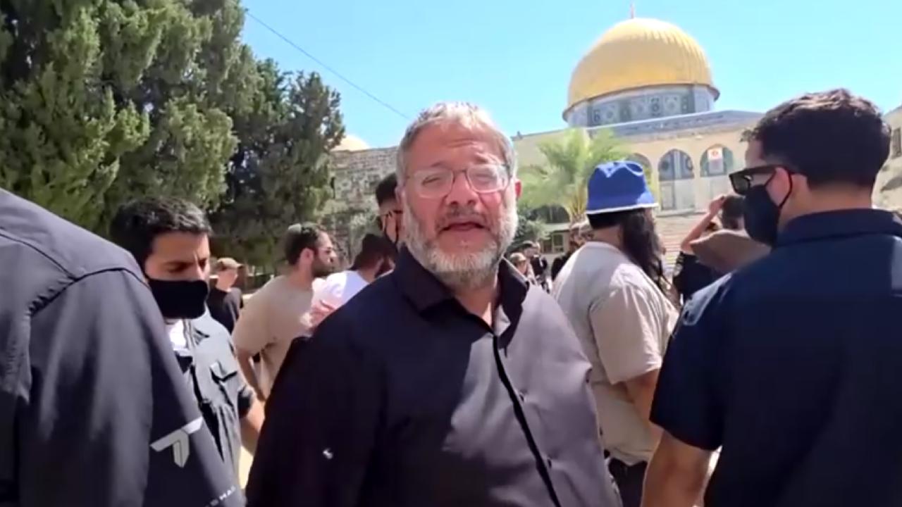 İşgalci İsrail'in aşırı sağcı Ulusal Güvenlik Bakanı BenGvir, Mescidi Aksa'ya baskın düzenledi