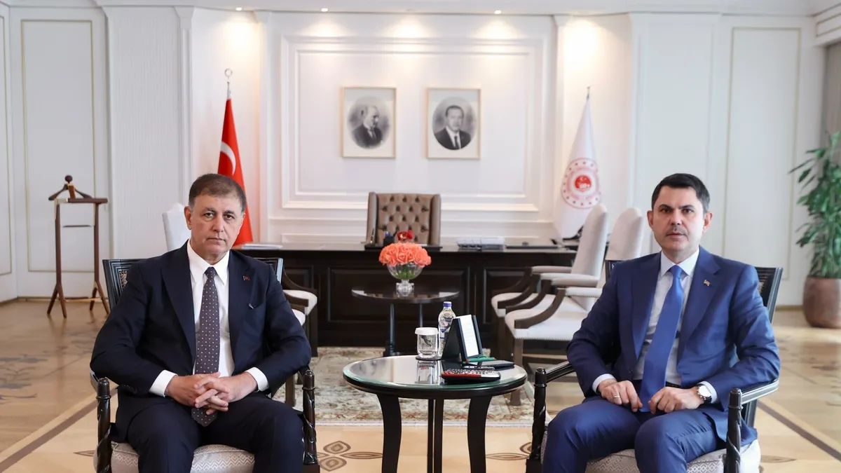 Bakan Kurum, İzmir Büyükşehir Belediye Başkanı Tugay’ı kabul etti