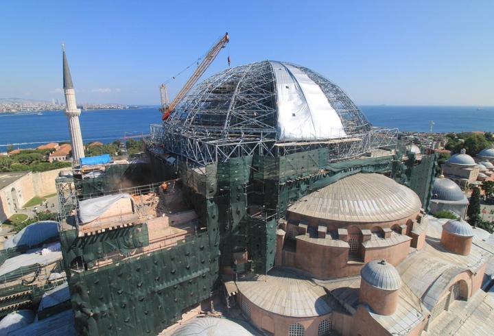 Ayasofya'da tarihin en kapsamlı restorasyonu: İbadet ve ziyaret de sürecek