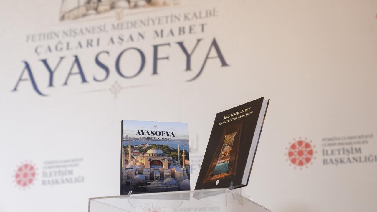 İletişim Başkanlığının Muhteşem Mabet Ayasofyai Kebir Camii Şerifi kitabı yayımlandı