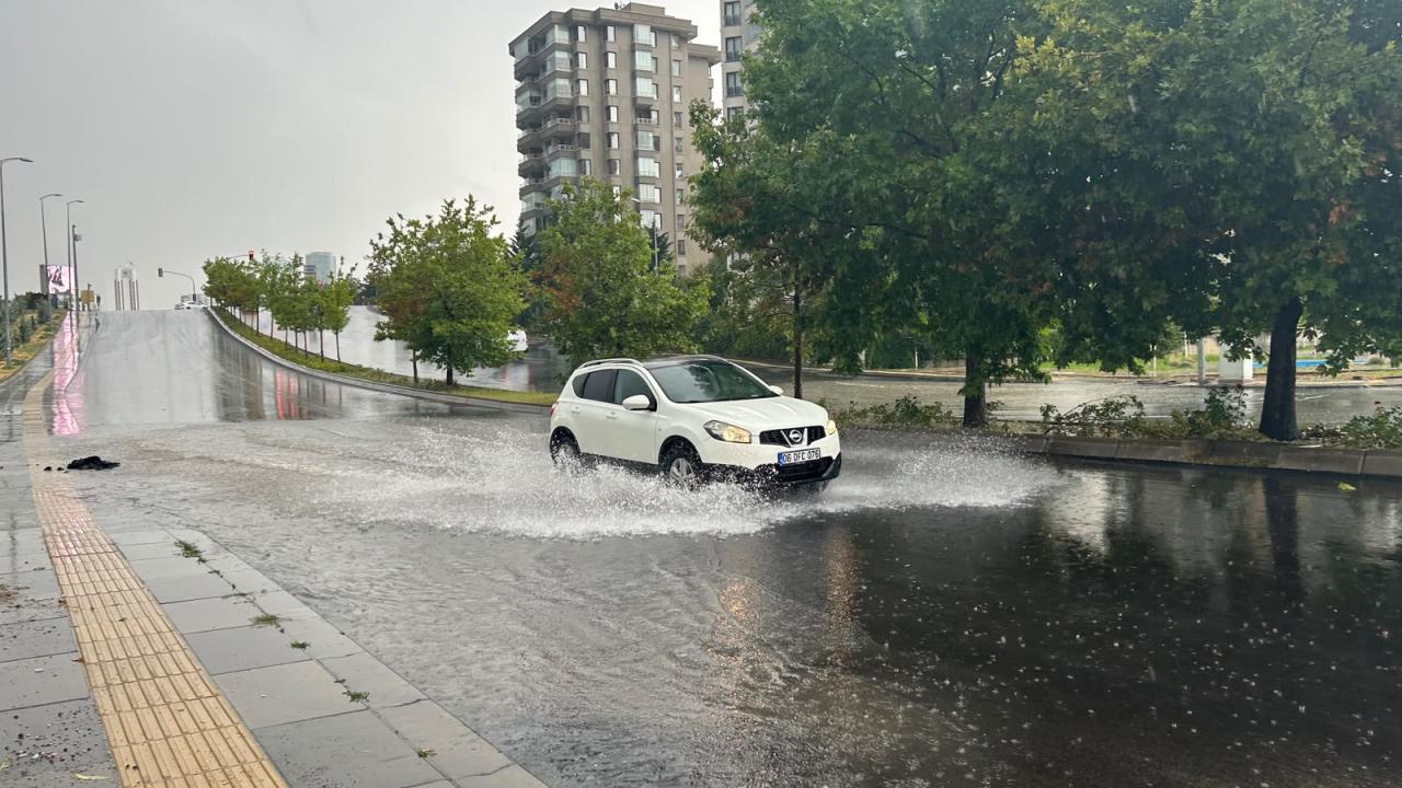 Başkentte sağanak etkili oldu