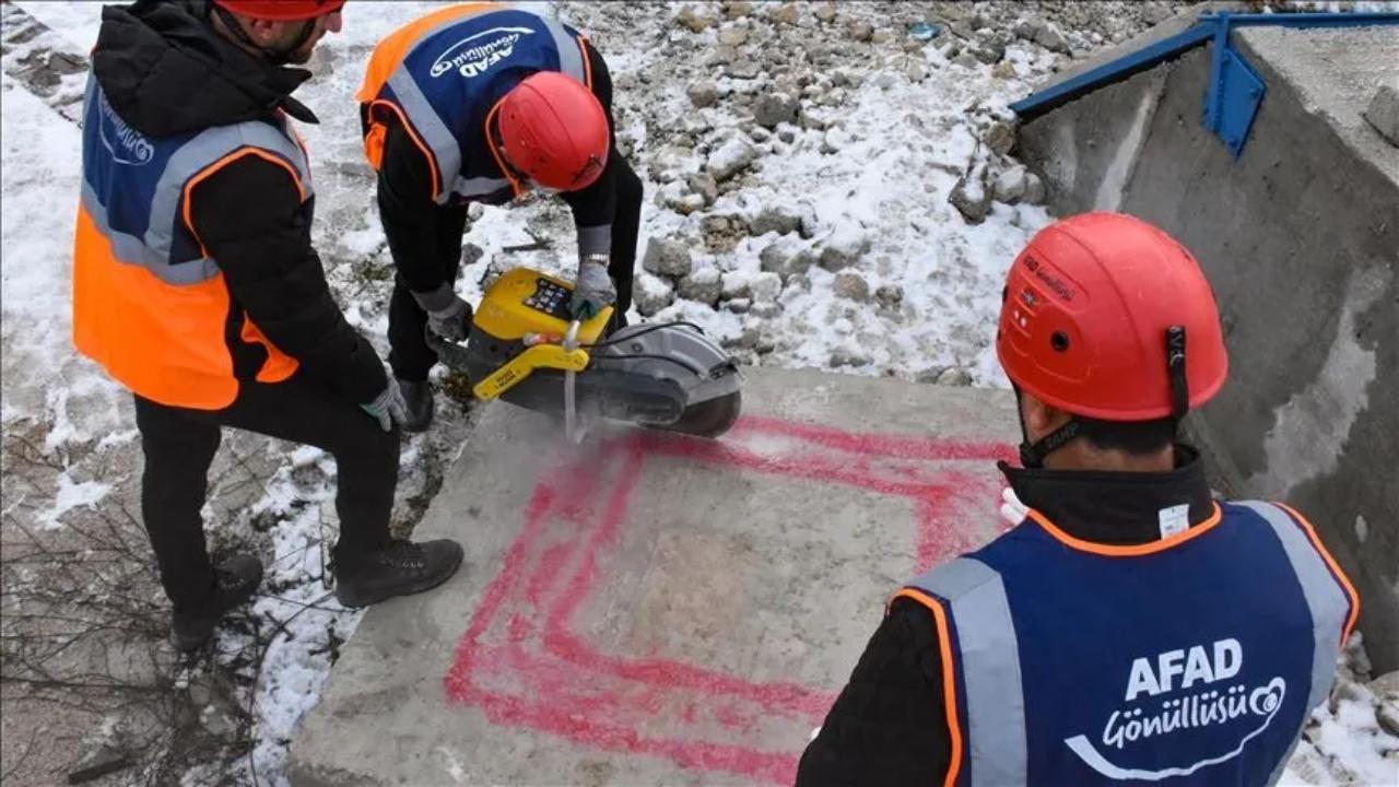 Türkiye'nin eğitimli arama kurtarma kapasitesi 160 bin kişiyi aştı