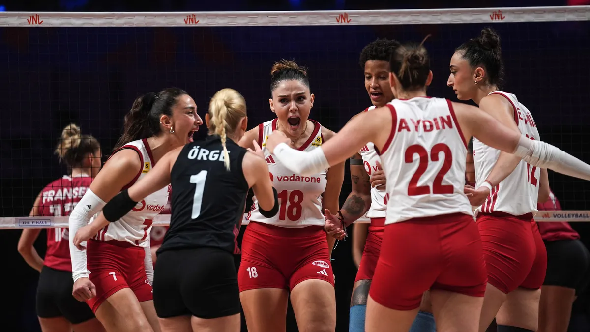 CANLI | Çin Türkiye: Filenin Sultanları final için parkede!
