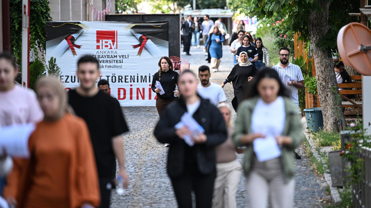 MEB Akademi Giriş Sınavı'nın ilk oturumu başladı