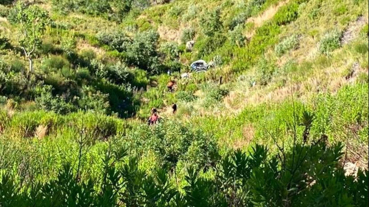 Antalya'da kontrolden çıkan araç uçuruma yuvarlandı: 5 ölü, 2 yaralı